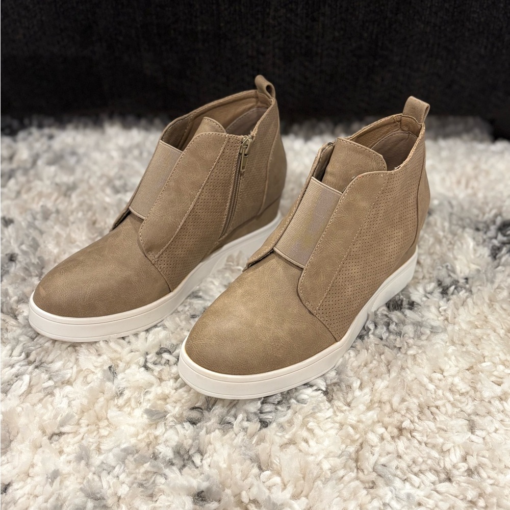 DREAM PAIRS Women’s Platform Wedge Sneakers Ankle Booties